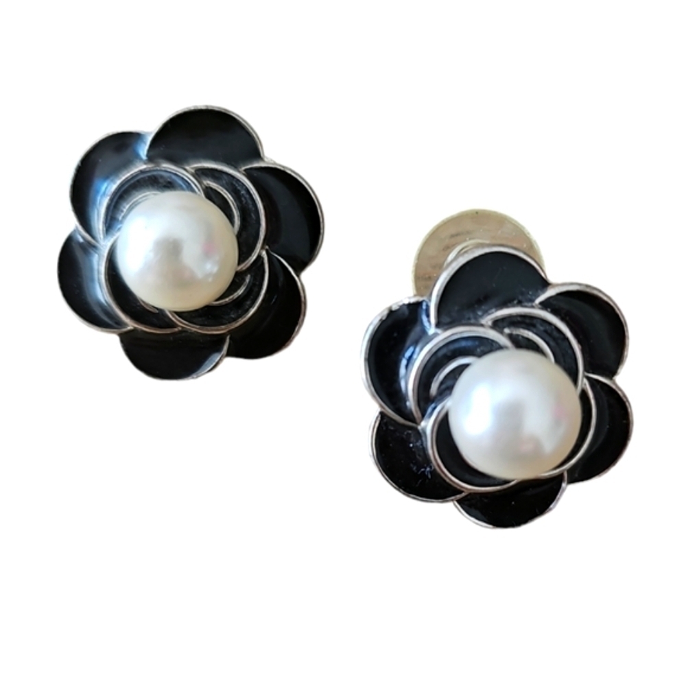 Vintage Camellia Shape Floral Stud Earrings, Pearl and Black enamel